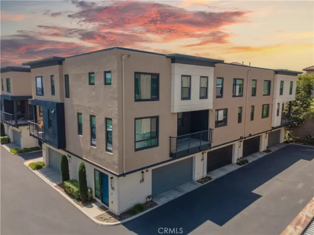 MLS: IG26112827 Condo For Sale