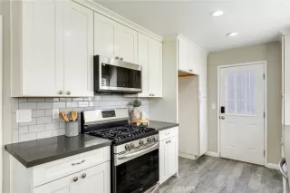 Photo #4: IG26121877 Listing