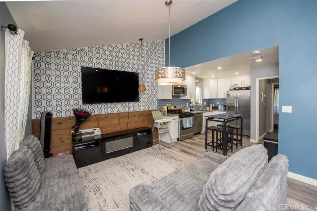 MLS: IG26126838 Condo For Sale