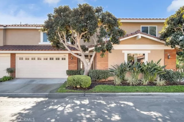 MLS: IV22245977 Condo For Sale