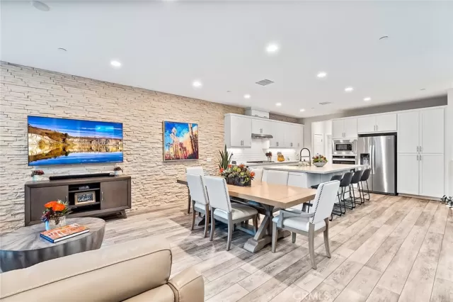 MLS: IV22259306 Condo For Sale