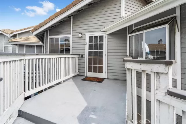 MLS: IV23055024 Condo For Sale