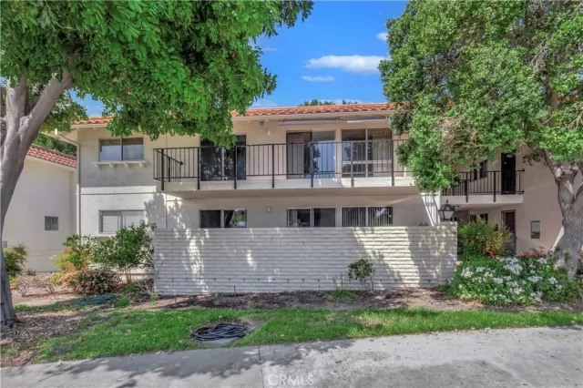 MLS: IV23062611 Condo For Sale