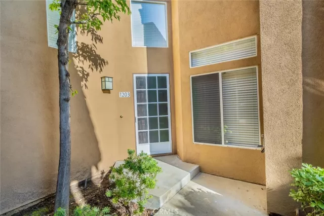 MLS: IV23084786 Condo For Sale