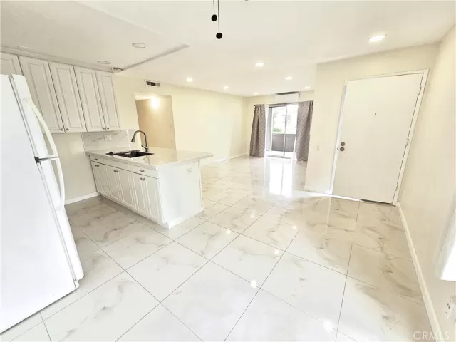 MLS: IV23112638 Condo For Sale