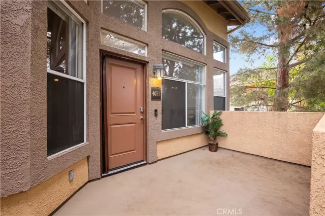 MLS: IV23170945 Condo For Sale