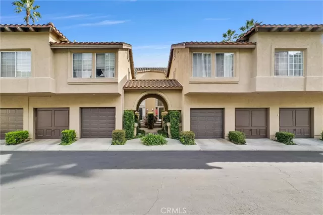 MLS: IV23216706 Condo For Sale