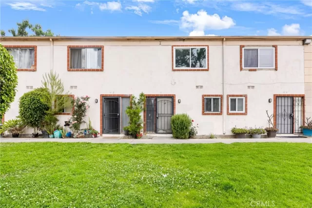 MLS: IV24075539 Condo For Sale