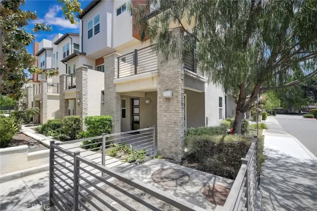 MLS: IV24109839 Condo For Sale