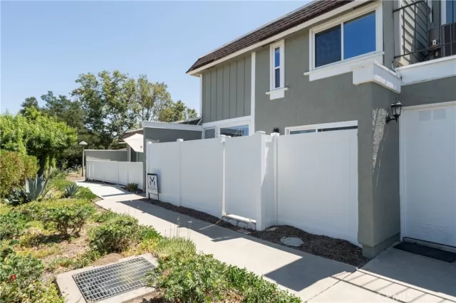 MLS: IV24128359 Condo For Sale