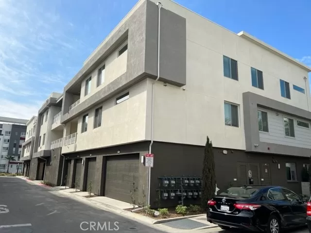 MLS: IV24160022 Condo For Sale