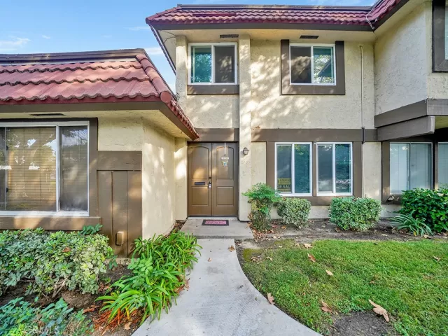 MLS: IV24191924 Condo For Sale