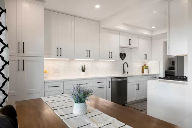 MLS: IV24243181 Condo For Sale