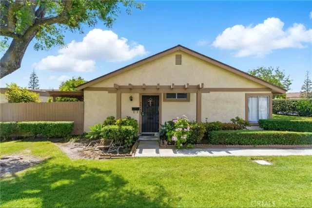 MLS: IV25089997 Condo For Sale