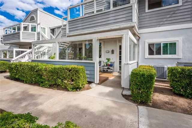 MLS: IV25224961 Condo For Sale