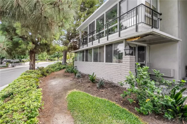 MLS: IV25232730 Condo For Sale