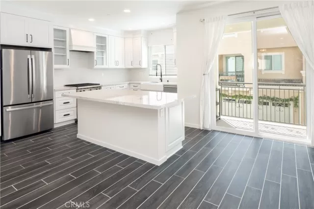 MLS: IV26075480 Condo For Sale