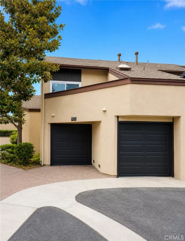 MLS: IV26093618 Condo For Sale