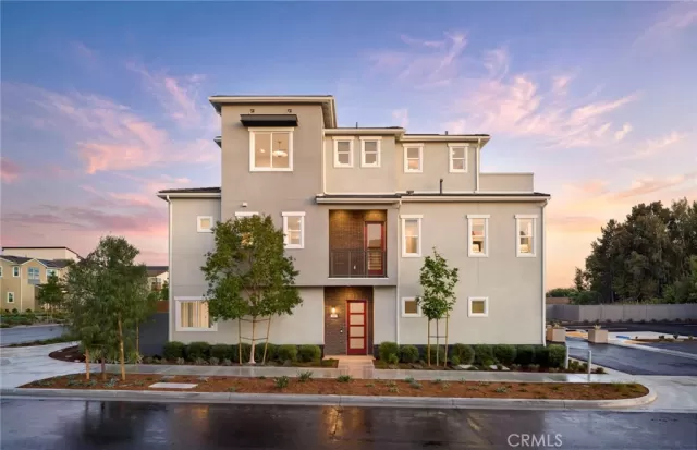 MLS: IV26109756 Condo For Sale