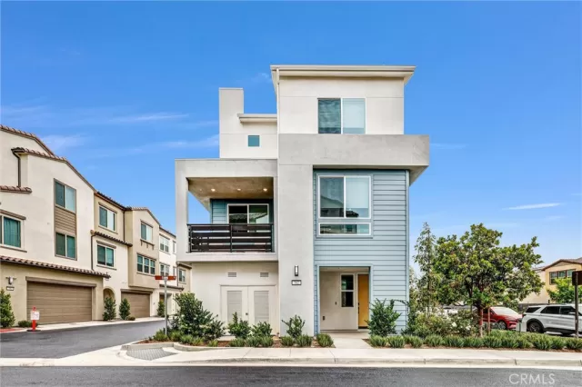 MLS: IV26113176 Condo For Sale