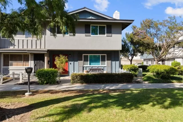 MLS: IV26129907 Condo For Sale