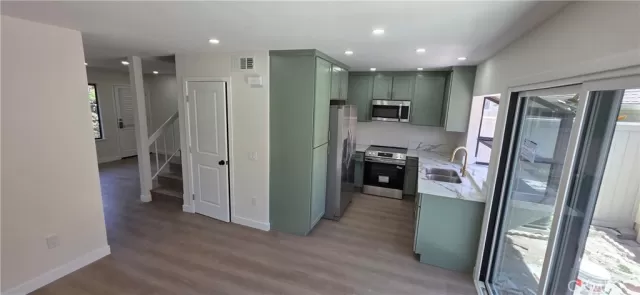 MLS: IV26132409 Condo For Sale