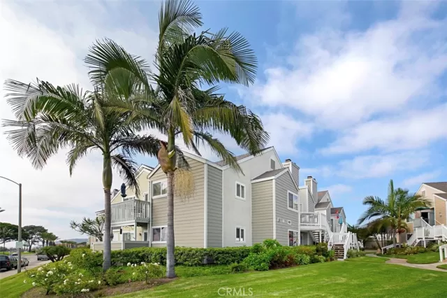 MLS: LG22039129 Condo For Sale