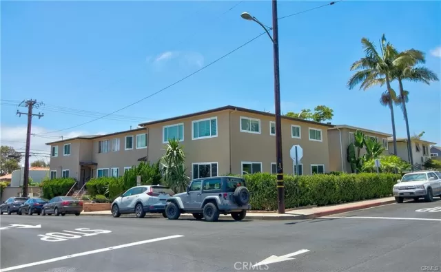 MLS: LG22192399 Condo For Sale