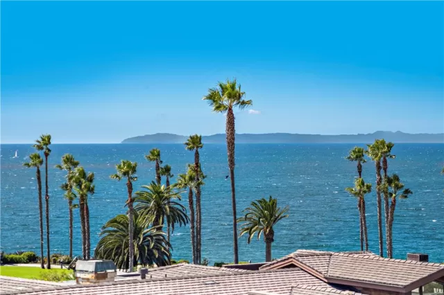 MLS: LG22205003 Condo For Sale