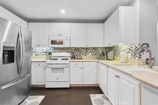 Photo #6: LG22209429 Listing 