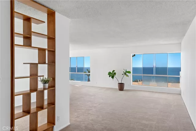 MLS: LG22231758 Condo For Sale