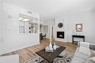 Photo #3: LG22258278 Listing