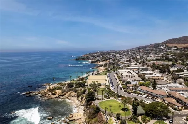 MLS: LG23011502 Condo For Sale