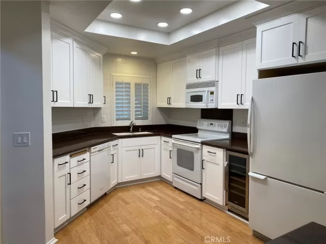 MLS: LG23012944 Condo For Sale