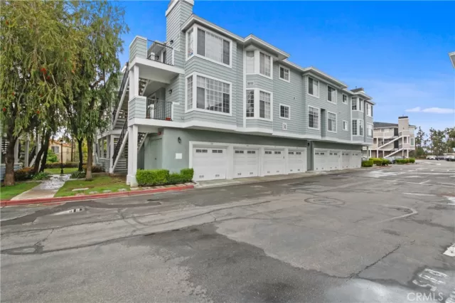 MLS: LG23026482 Condo For Sale