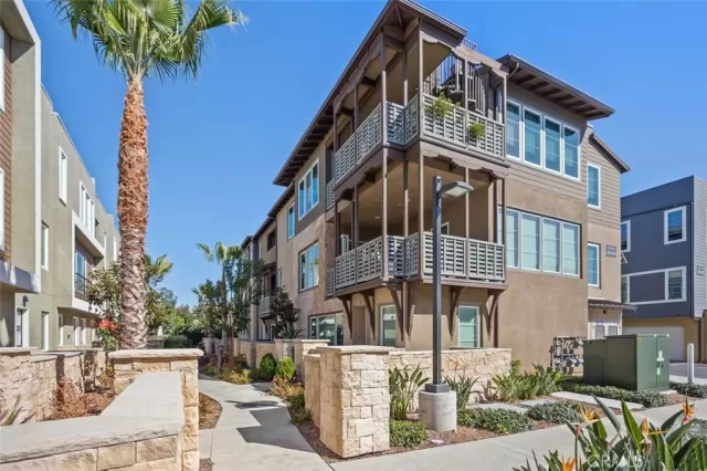 MLS: LG23032402 Condo For Sale