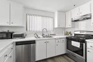 Photo #2: LG23038865 Listing 