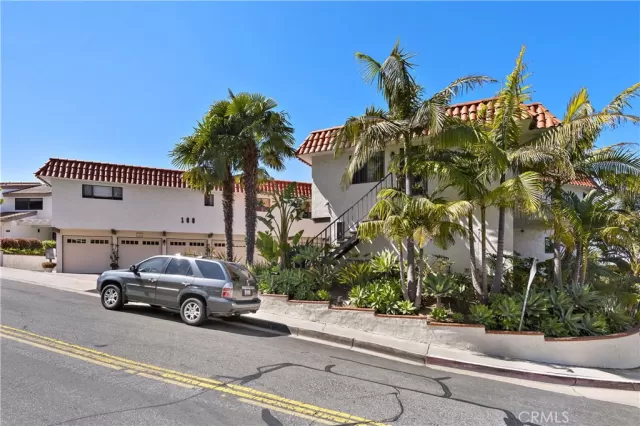 MLS: LG23045878 Condo For Sale