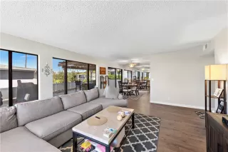 Photo #2: LG23045878 Listing