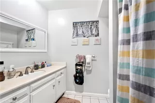 Photo #6: LG23045878 Listing