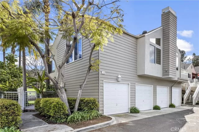 MLS: LG23046923 Condo For Sale