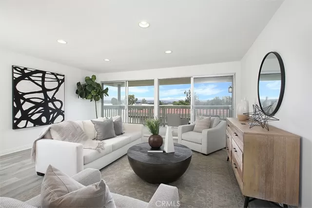 MLS: LG23048187 Condo For Sale