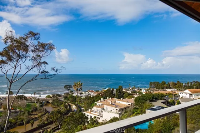 MLS: LG23048484 Condo For Sale