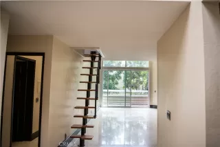 Photo #4: LG23053237 Listing