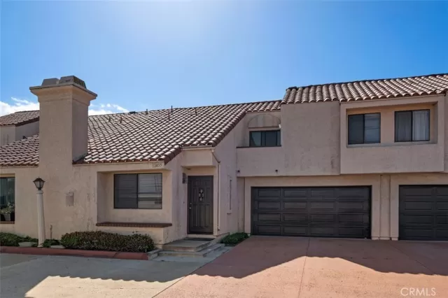 MLS: LG23056285 Condo For Sale