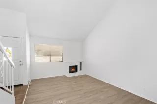 Photo #5: LG23056285 Listing