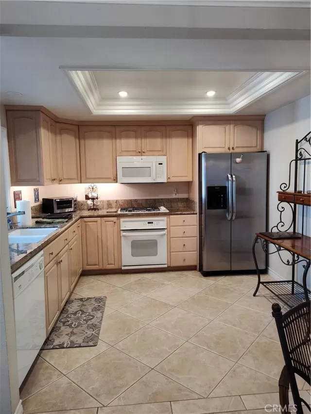 MLS: LG23063426 Condo For Sale