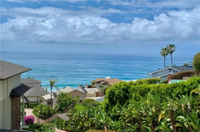 MLS: LG23074115 Condo For Sale