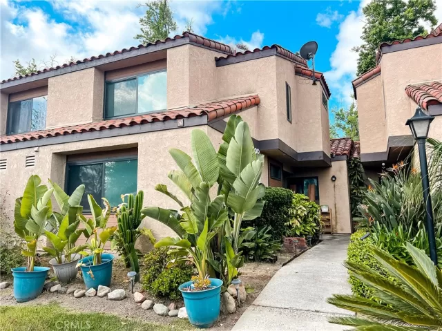 MLS: LG23083123 Condo For Sale