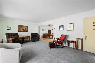 Photo #3: LG23083991 Listing